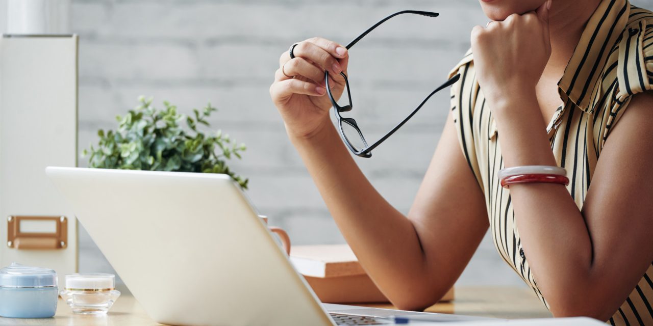 Comment choisir un opticien en ligne fiable pour acheter ses lunettes de vue en 2026 ?